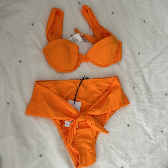 WeWoreWhat Bikini Set: Claudia top and Riviera bottom - Picture 2 of 2